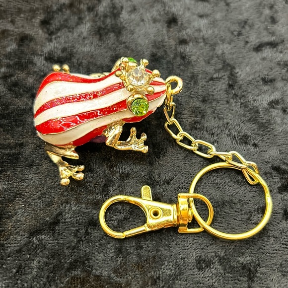 Betsey Johnson Frog Prince Pendant Necklace 👑 🐸 - Picture 2 of 5
